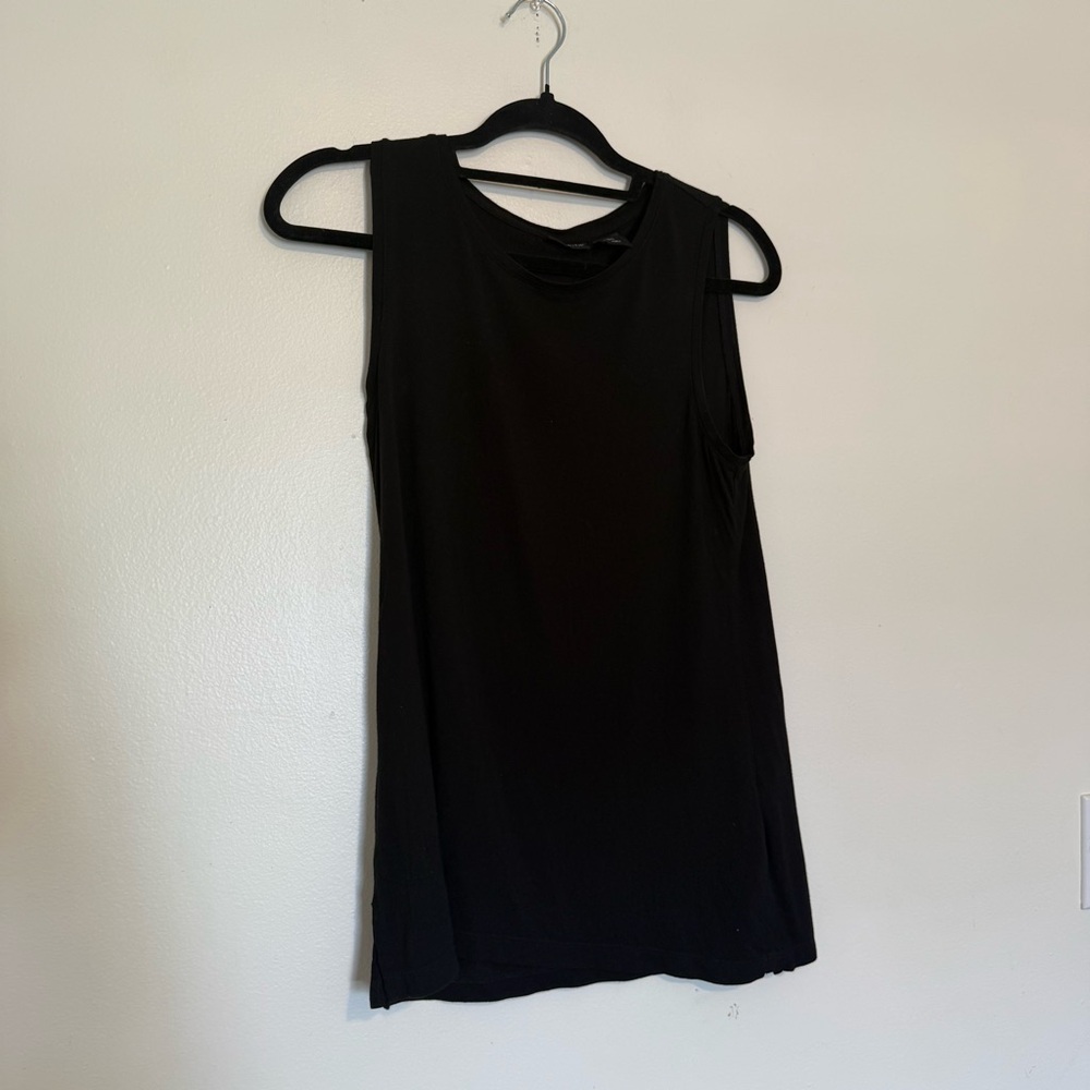 Willi Smith | Classic Black Sleeveless Top - Picture 2 of 4